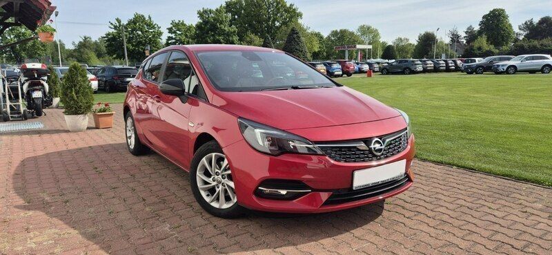 Czerwony Używany 2021 Opel Astra Hatchback | 49 800 zł (Uczciwa cena) - Obraz 1/2