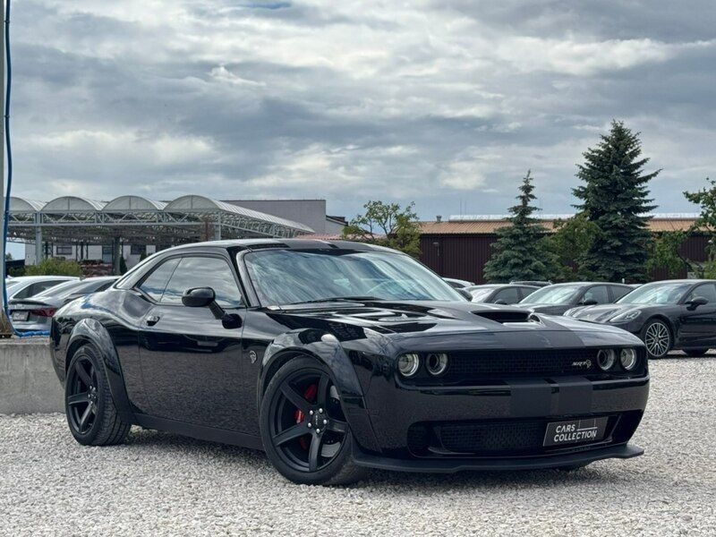 Czarny (metalik) Używany 2018 Dodge Challenger Coupe | 279 900 zł - Obraz 1/4