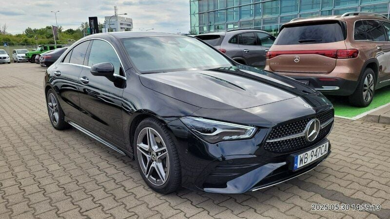 Czarny Używany 2024 Mercedes CLA180 Sedan/Limuzyna | 116 100 zł (Uczciwa cena) - Obraz 1/4