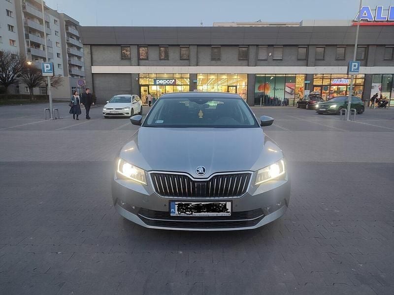 Srebrny Używany 2017 Skoda Superb Sedan/Limuzyna | 57 500 zł (Dobra cena) - Obraz 1/4
