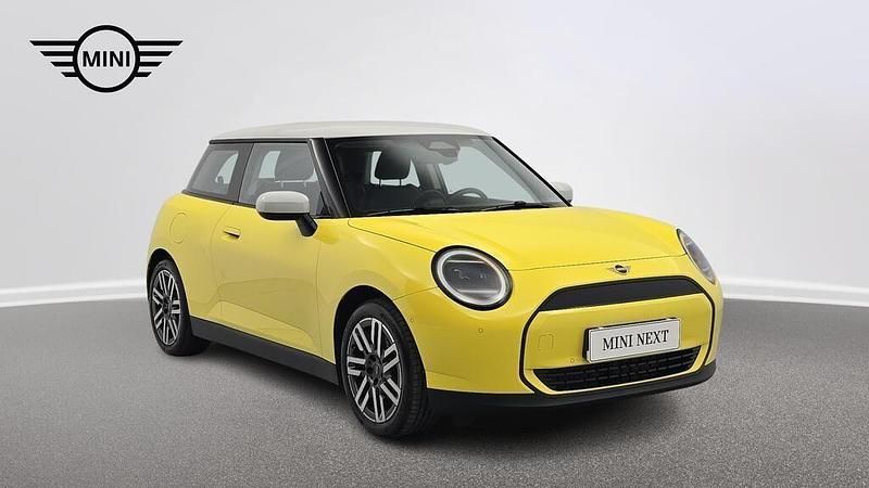 Sunny side yellow Używany 2023 Mini Cooper Hatchback | 121 900 zł (Uczciwa cena) - Obraz 1/4