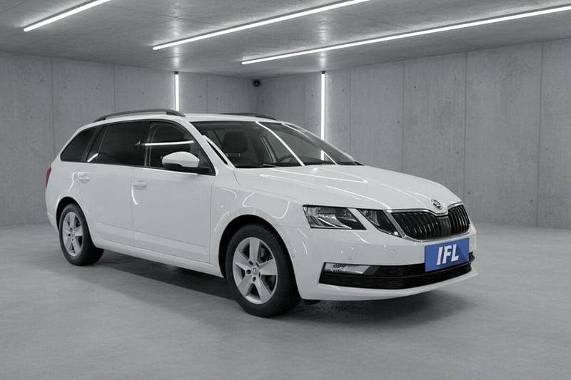 Biały Używany 2018 Skoda Octavia Ambition Kombi | 53 000 zł (Dobra cena) - Obraz 1/4