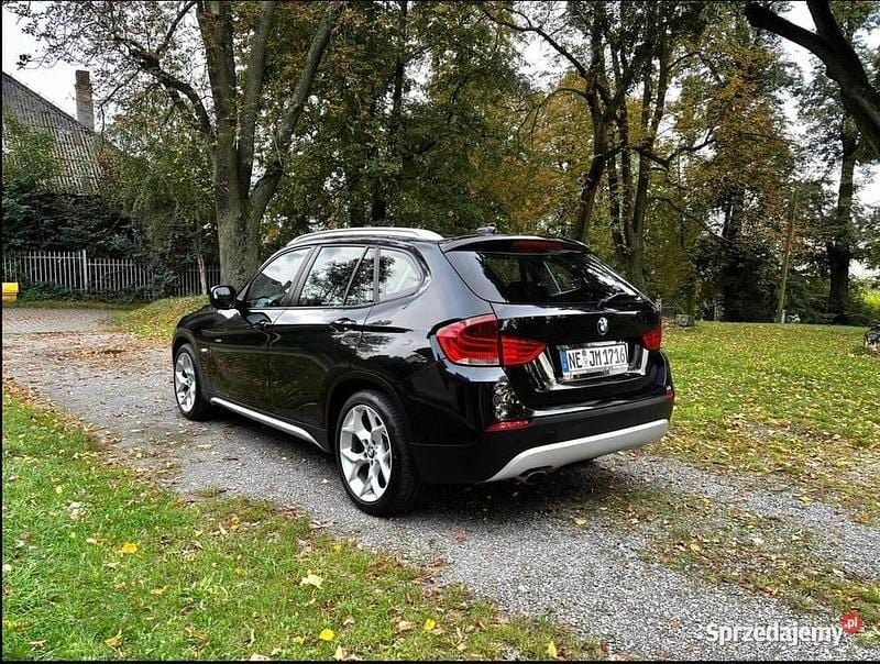 Czarny Używany 2010 BMW X1 SUV | 31 800 zł (Uczciwa cena) - Obraz 1/4