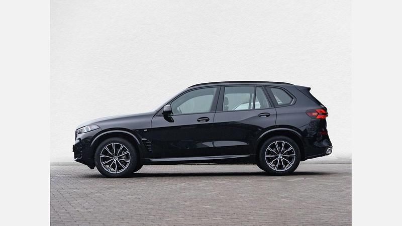 Używany BMW X5 Shadowline 286 KM (210 kW) 2024 Black sapphire metallic metalizowany SUV