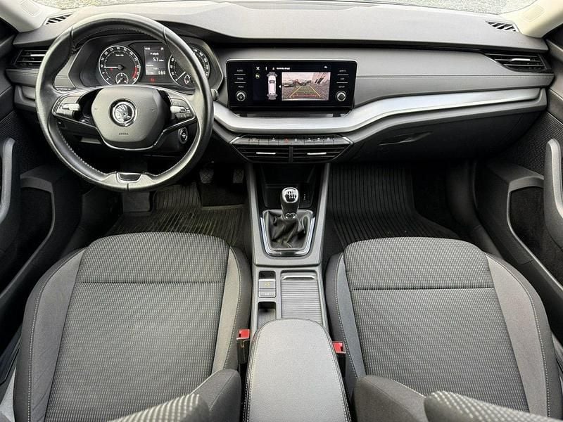 Używany Skoda Octavia Ambition 115 KM (84 kW) 2021 Szary (metalik) Kombi