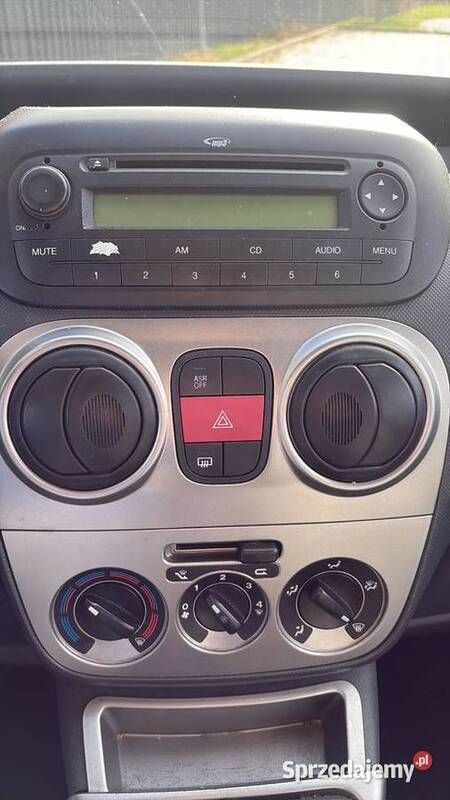 Używany 2011 Fiat Qubo Trekking Minivan | 9800 zł - Obraz 1/4