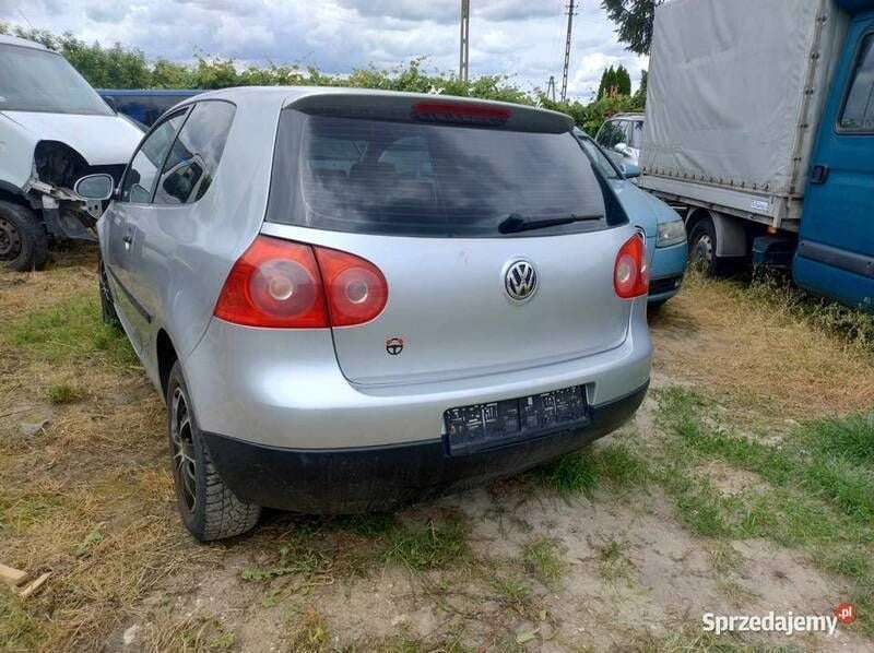 Srebrny Używany 2004 VW Golf V Hatchback | 5800 zł (Uczciwa cena) - Obraz 1/4