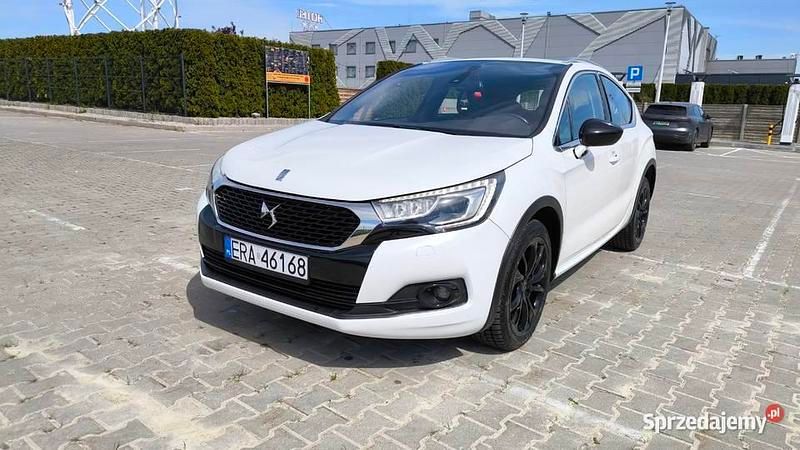 Biały Używany 2016 Citroën DS4 Hatchback | 39 000 zł - Obraz 1/4