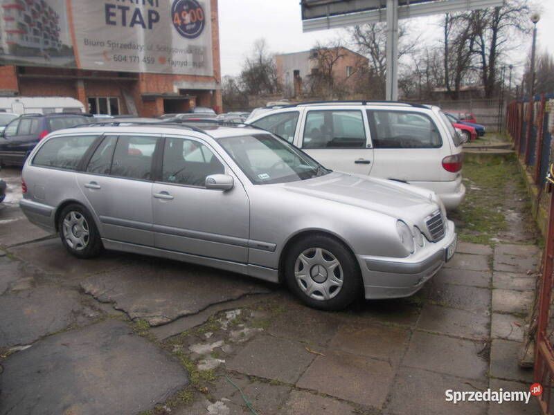 Używany Mercedes E220 2001