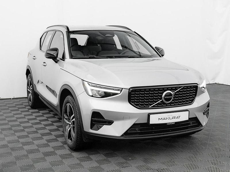 Używany Volvo XC40 Plus 163 KM (119 kW) 2023 Szary SUV