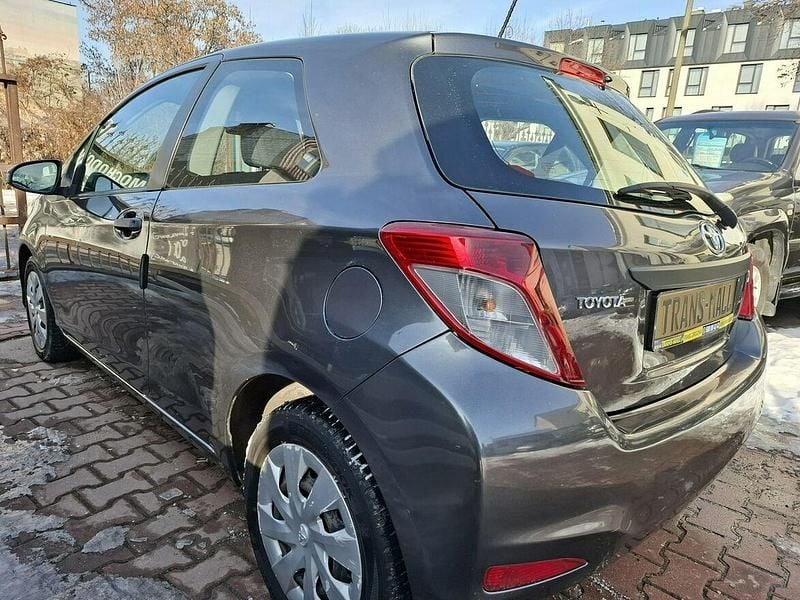 Używany Toyota Yaris 69 KM (50 kW) 2012 Szary Hatchback