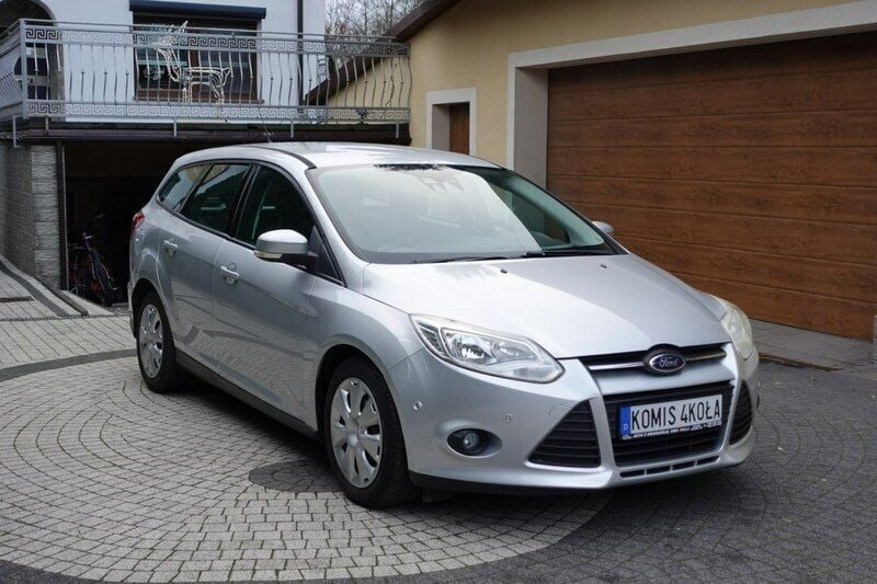 Srebrny Używany 2011 Ford Focus Kombi | 19 900 zł (Uczciwa cena) - Obraz 1/4