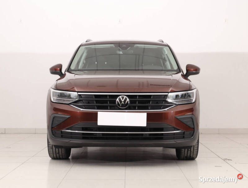 Bordowy Używany 2021 VW Tiguan SUV | 93 999 zł (Uczciwa cena) - Obraz 1/4