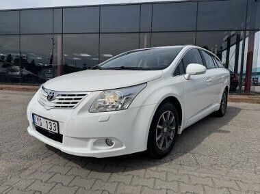 Biały Używany 2011 Toyota Avensis Kombi | 29 900 zł (Uczciwa cena) - Obraz 1/4