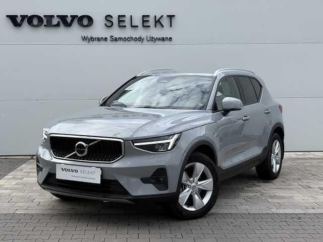 Szary Używany 2024 Volvo XC40 SUV | 144 900 zł - Obraz 1/4