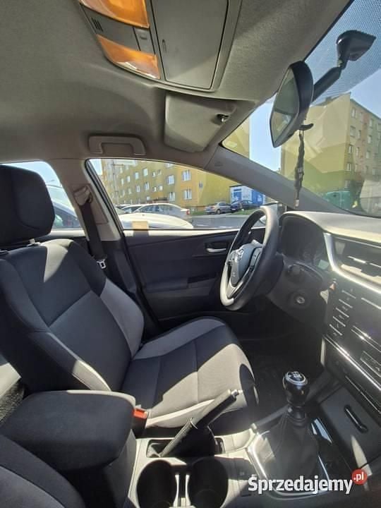 Używany Toyota Auris 132 KM (97 kW) 2018 Brązowy Kombi