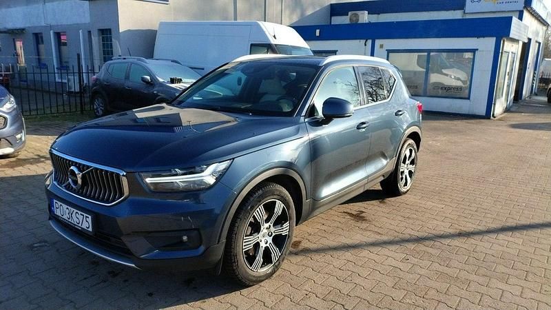 Używany Volvo XC40 190 KM (139 kW) 2019 Niebieski ciemny (metalik) SUV