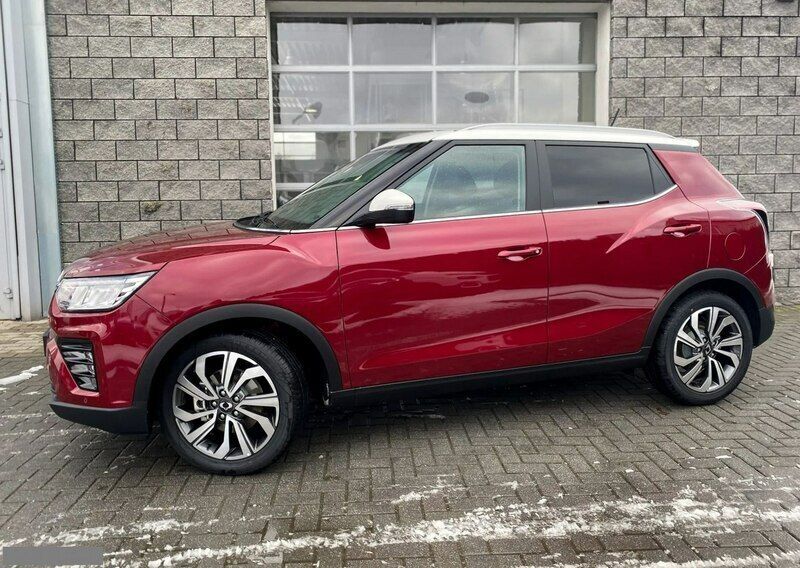 Używany Ssangyong (KGM) Tivoli 163 KM (119 kW) 2022 Czerwony (metalik) SUV