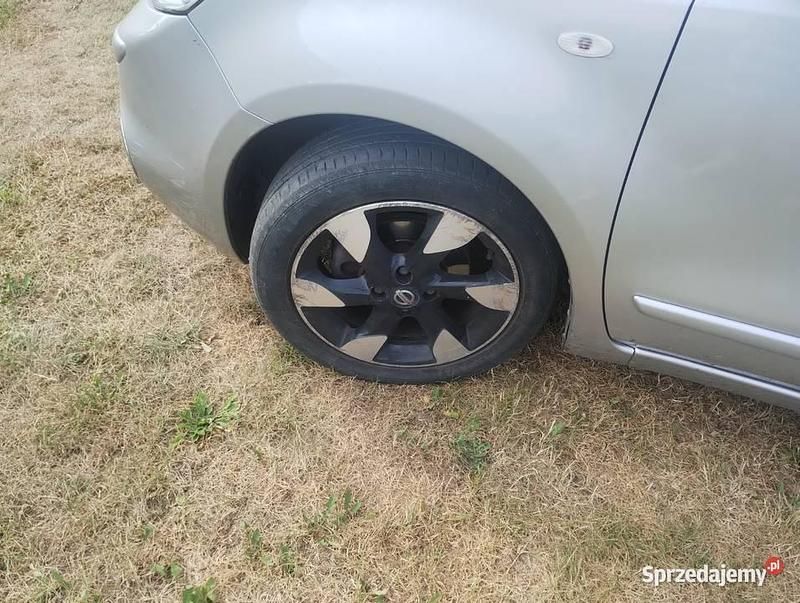 Używany Nissan Note 2013 Srebrny Sedan/Limuzyna