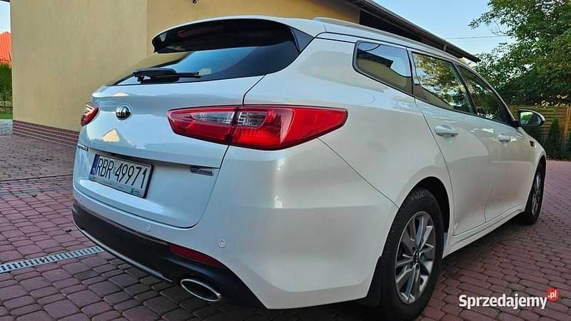 Używany Kia Optima 141 KM (103 kW) 2017 Biały Kombi