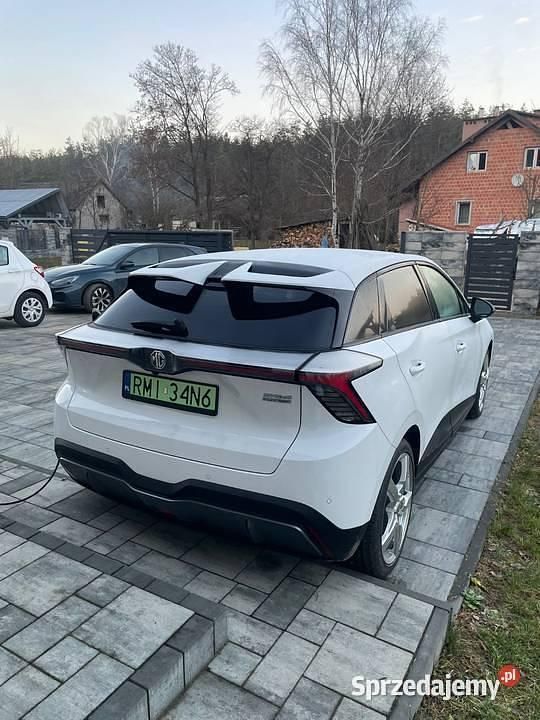 Używany MG MG4 EV Luxury 2023 Biały Hatchback