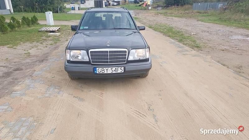 Używany Mercedes E220 1994 Kombi