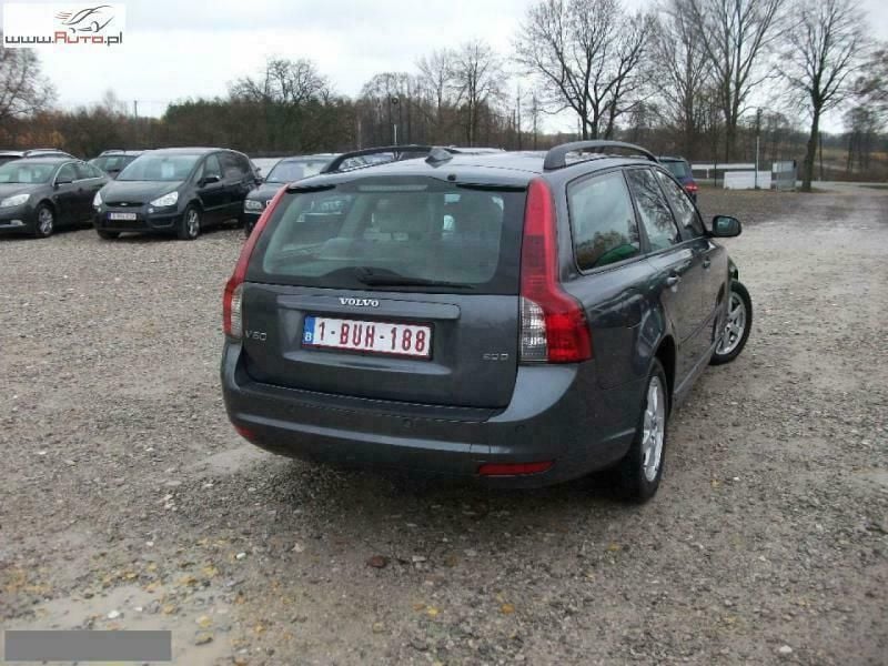 Używany Volvo V50 136 KM (100 kW) 2007 Szary (metalik) Kombi