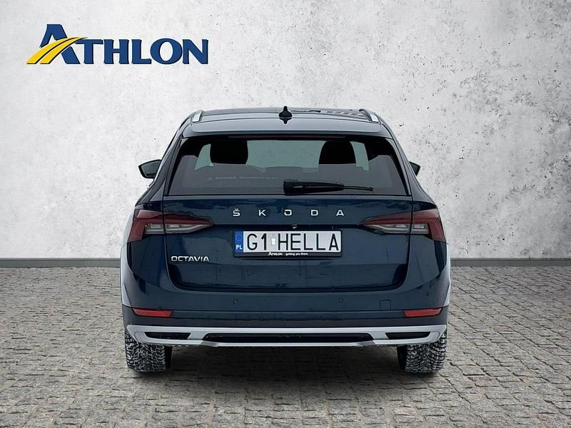 Używany Skoda Octavia 190 KM (139 kW) 2022 Niebieski (metalik) Kombi