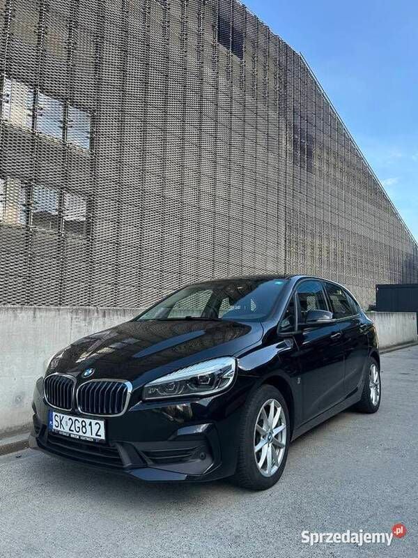 Czarny Używany 2019 BMW 225 Active Tourer iPerformance Minivan | 58 900 zł - Obraz 1/4