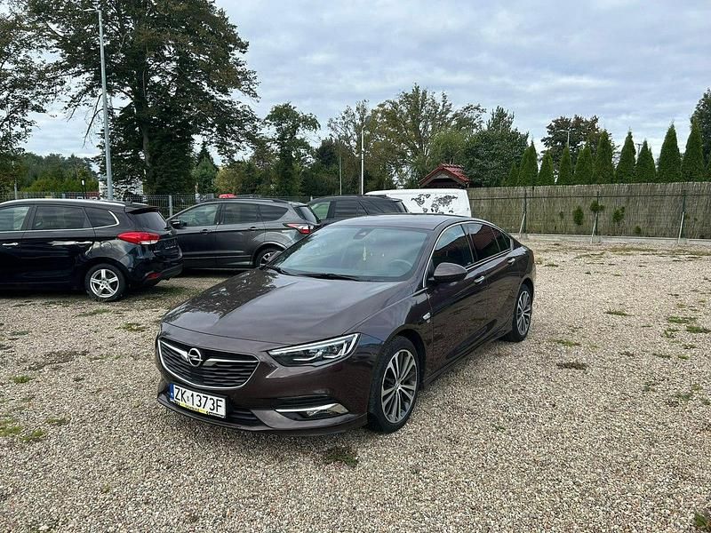 Używany Opel Insignia OPC 170 KM (125 kW) 2017 Brązowy (metalik) Sedan/Limuzyna
