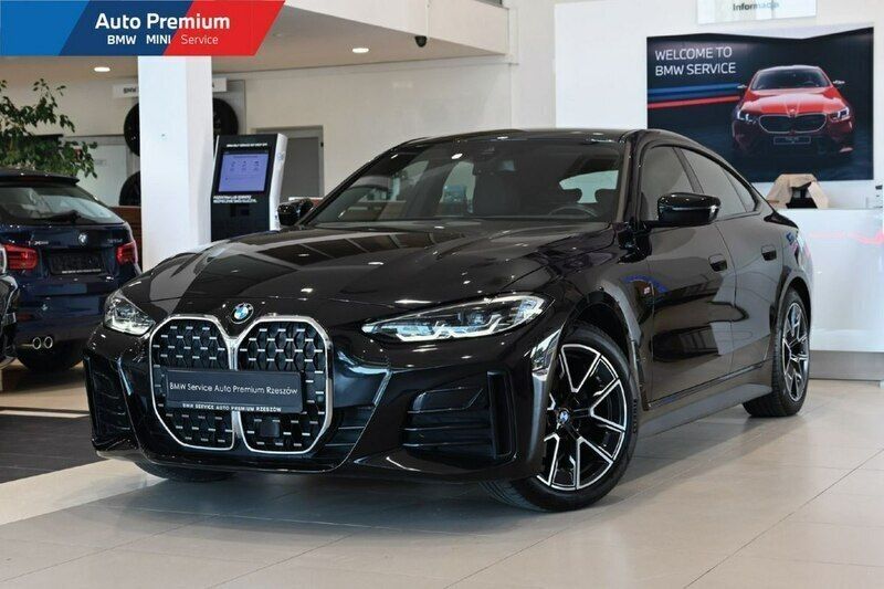 Czarny (metalik) Używany 2023 BMW 418 Coupe | 179 900 zł - Obraz 1/4