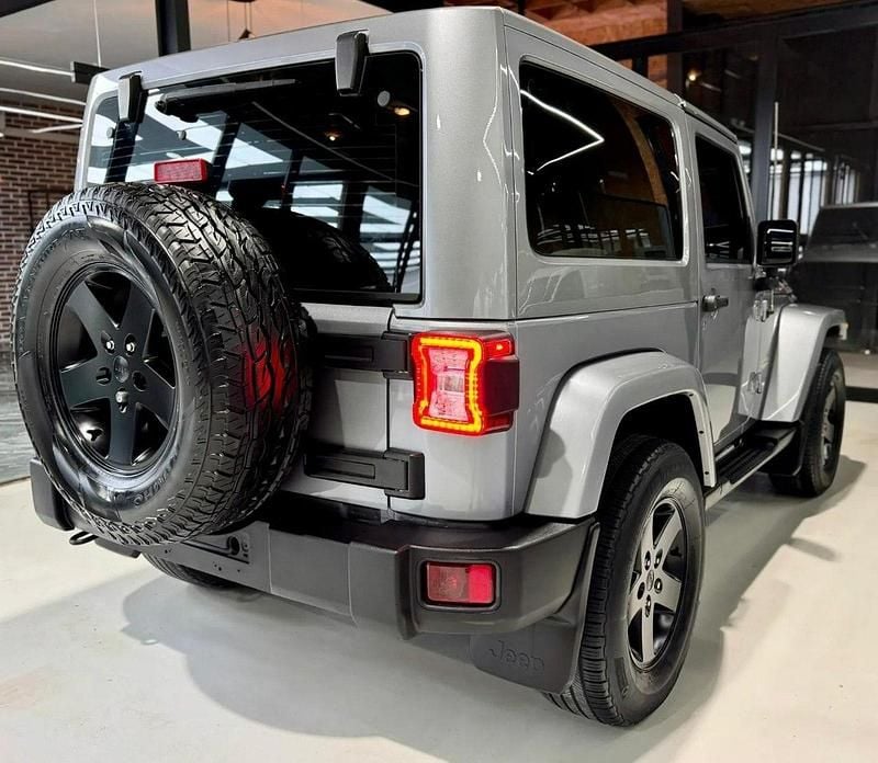 Używany Jeep Wrangler Sahara 286 KM (210 kW) 2014 Srebrny SUV