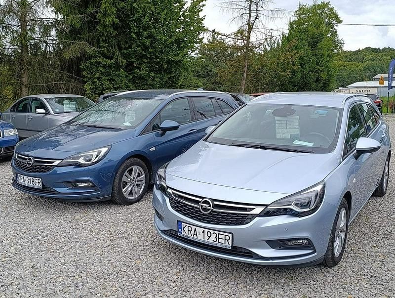 Niebieski Używany 2018 Opel Astra Kombi | 48 900 zł (Dość drogi) - Obraz 1/4