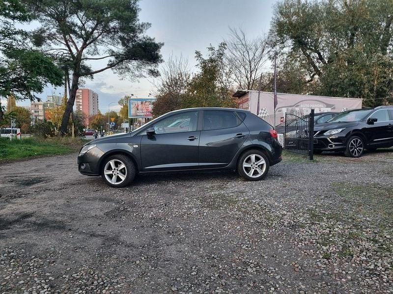 Używany Seat Ibiza 86 KM (63 kW) 2012 Inny (metalik) Hatchback