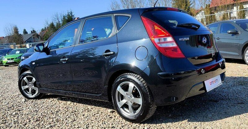 Używany Hyundai i30 109 KM (80 kW) 2011 Czarny (metalik) Hatchback