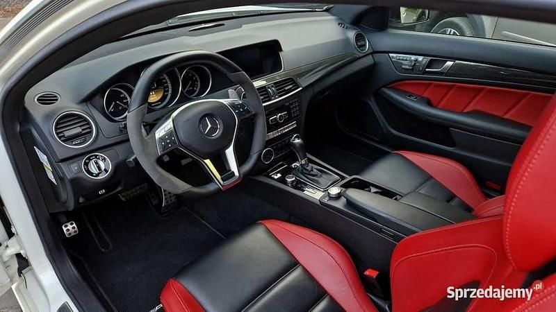 Używany 2012 Mercedes C63 AMG AMG Coupe | 305 000 zł - Obraz 1/4