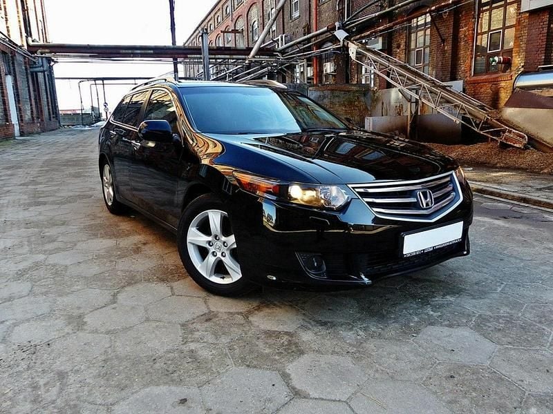 Używany Honda Accord 156 KM (114 kW) 2009 Czarny (metalik) Kombi