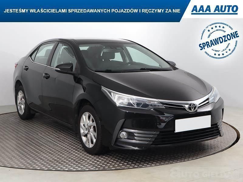 Używany Toyota Corolla 132 KM (97 kW) 2018 Czarny