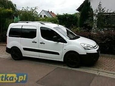 Biały Używany 2009 Citroën Berlingo Minivan | 19 900 zł (Uczciwa cena) - Obraz 1/2