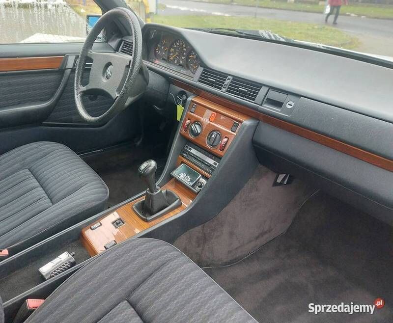 Używany Mercedes E200 1989
