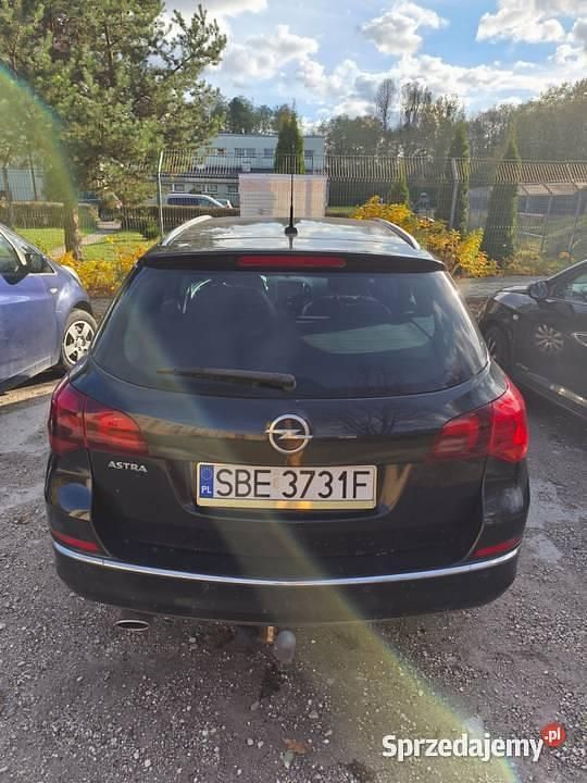 Czarny Używany 2015 Opel Astra Kombi | 15 500 zł (Super Cena) - Obraz 1/4