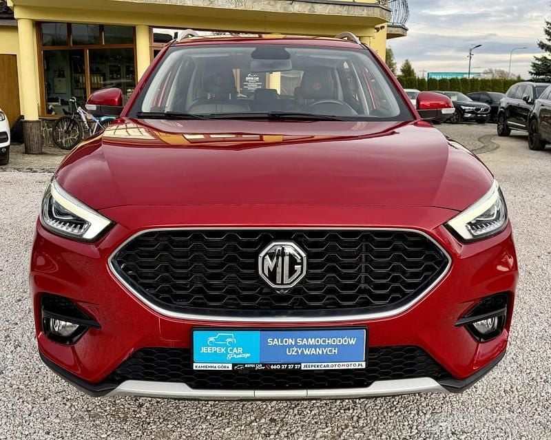 Używany MG ZS 106 KM (77 kW) 2022 Bordowy Sedan/Limuzyna