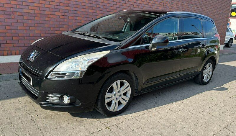 Czarny Używany 2010 Peugeot 5008 Minivan | 22 500 zł - Obraz 1/4