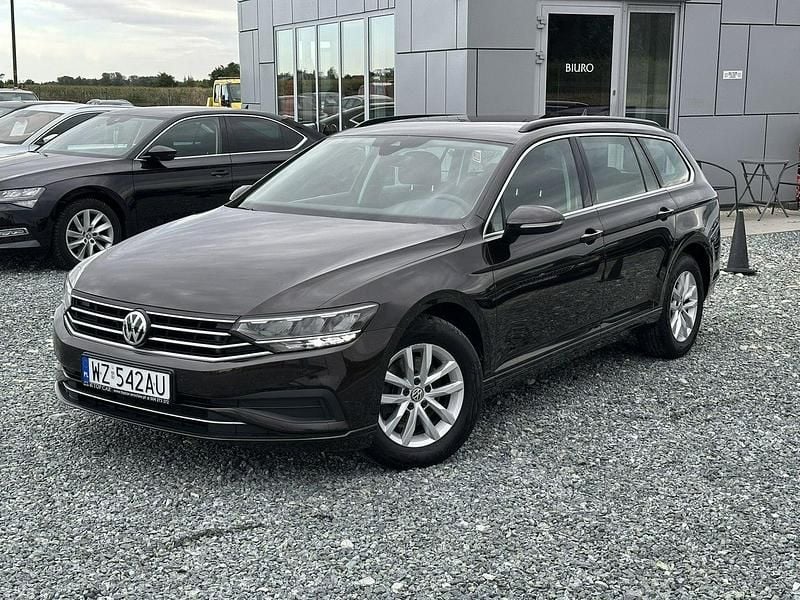 Brązowy (metalik) Używany 2020 VW Passat Kombi | 79 900 zł (Uczciwa cena) - Obraz 1/4