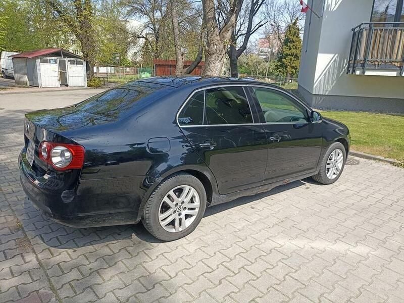 Używany VW Jetta 105 KM (77 kW) 2006 Czarny Sedan/Limuzyna