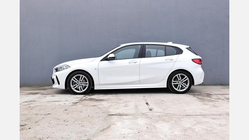 Używany BMW 118 Shadowline 136 KM (100 kW) 2023 Biel alpejska Hatchback