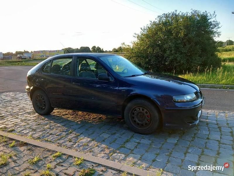 Granatowy Używany 2001 Seat Leon Hatchback | 2700 zł - Obraz 1/4