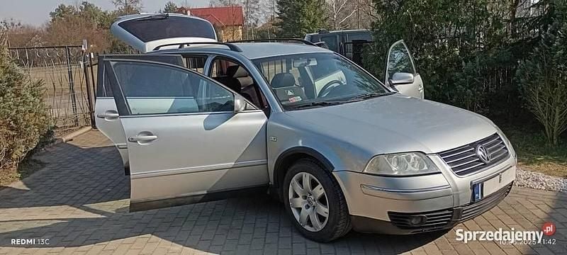Srebrny Używany 2001 VW Passat Kombi | 4990 zł (Uczciwa cena) - Obraz 1/4