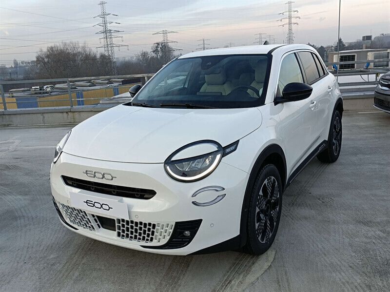 Lakier pastelowy biały gelato Nowe 2025 Fiat 600 La Prima SUV | 109 645 zł (Uczciwa cena) - Obraz 1/4