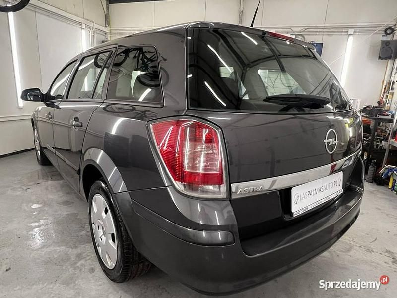 Grafitowy Używany 2010 Opel Astra Sedan/Limuzyna | 11 900 zł (Uczciwa cena) - Obraz 1/4